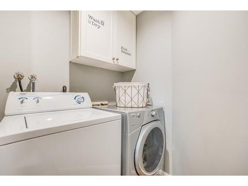 3422 Southridge Drive, Castlegar, BC - Indoor Photo Showing Laundry Room