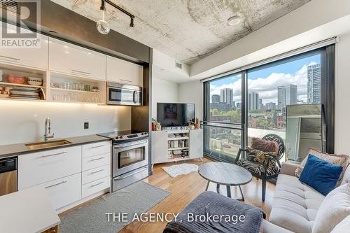 624 - 51 Trolley Crescent, Toronto (Moss Park), ON - Indoor Photo Showing Kitchen With Upgraded Kitchen