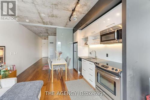 624 - 51 Trolley Crescent, Toronto (Moss Park), ON - Indoor Photo Showing Kitchen With Upgraded Kitchen