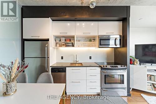 624 - 51 Trolley Crescent, Toronto (Moss Park), ON - Indoor Photo Showing Kitchen With Upgraded Kitchen