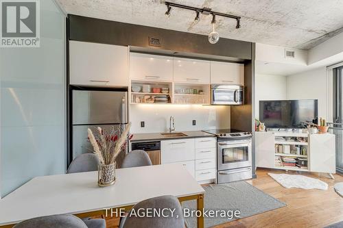 624 - 51 Trolley Crescent, Toronto (Moss Park), ON - Indoor Photo Showing Kitchen