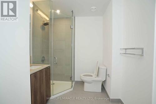 4208 - 7890 Jane Street, Vaughan, ON - Indoor Photo Showing Bathroom