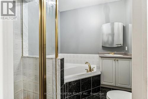 1906 Webster Boulevard W, Innisfil, ON - Indoor Photo Showing Bathroom