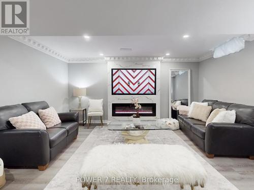 171 Angus Glen Boulevard, Markham, ON - Indoor Photo Showing Living Room