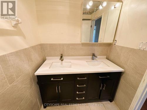 318 - 895 Maple Avenue, Burlington (Brant), ON - Indoor Photo Showing Bathroom