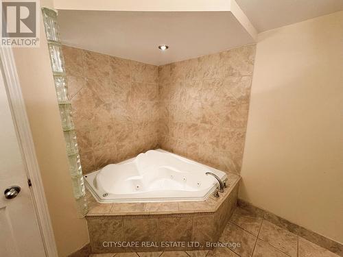 318 - 895 Maple Avenue, Burlington (Brant), ON - Indoor Photo Showing Bathroom