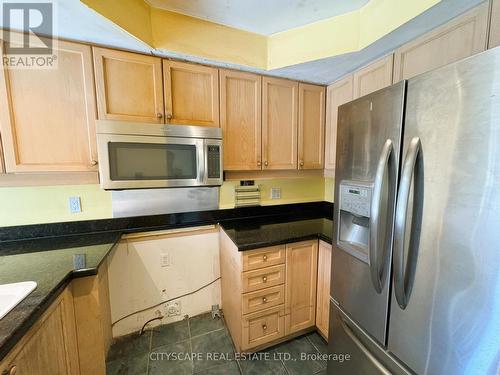 318 - 895 Maple Avenue, Burlington (Brant), ON - Indoor Photo Showing Kitchen