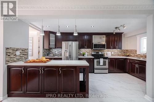 13 Jameson Crescent, Brampton (Northgate), ON - Indoor Photo Showing Kitchen With Upgraded Kitchen