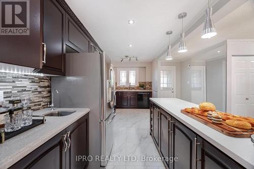 13 Jameson Crescent, Brampton (Northgate), ON - Indoor Photo Showing Kitchen With Upgraded Kitchen