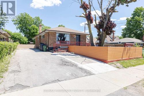 170 Elmhurst Drive, Toronto (Rexdale-Kipling), ON - Outdoor