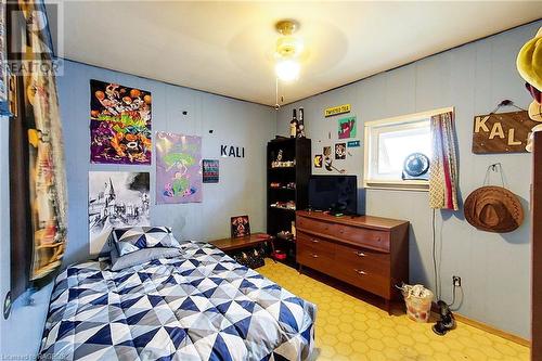 862 24Th Avenue, Hanover, ON - Indoor Photo Showing Bedroom