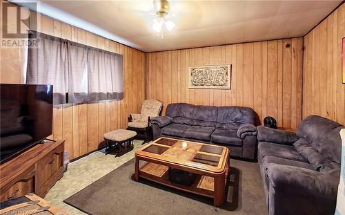 862 24Th Avenue, Hanover, ON - Indoor Photo Showing Living Room