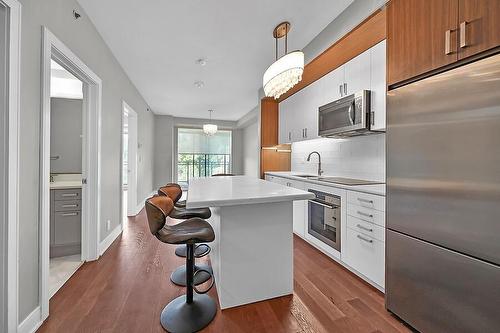 1575 Lakeshore Road W|Unit #304, Mississauga, ON - Indoor Photo Showing Kitchen With Upgraded Kitchen