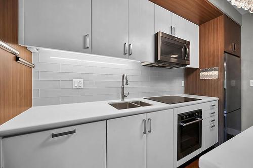 1575 Lakeshore Road W|Unit #304, Mississauga, ON - Indoor Photo Showing Kitchen With Double Sink