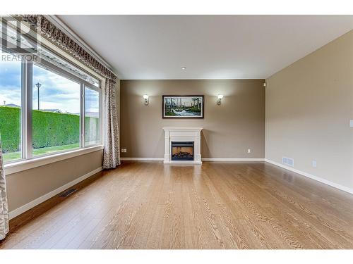 6450 Okanagan Landing Road Unit# 15 Lot# Lot 15, Vernon, BC - Indoor Photo Showing Living Room With Fireplace