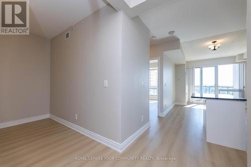 607 - 9090 Yonge Street, Richmond Hill, ON - Indoor Photo Showing Other Room