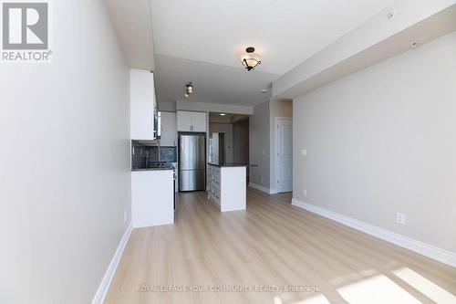 607 - 9090 Yonge Street, Richmond Hill, ON - Indoor Photo Showing Kitchen