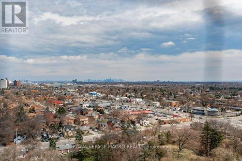 2102 - 3100 Kirwin Avenue, Mississauga (Cooksville), ON - Outdoor With View