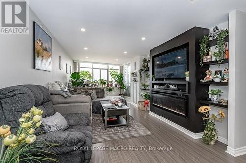 2102 - 3100 Kirwin Avenue, Mississauga (Cooksville), ON - Indoor Photo Showing Living Room