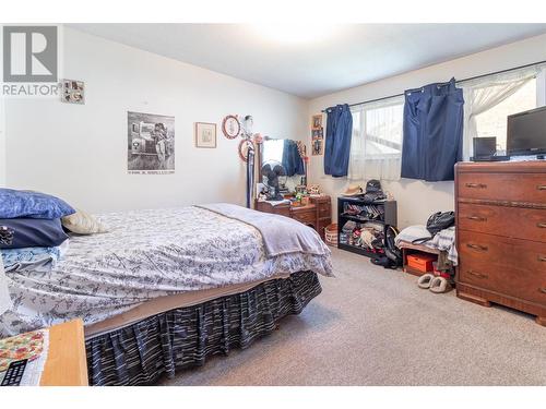 720 / 730 Jones Street, Kelowna, BC - Indoor Photo Showing Bedroom