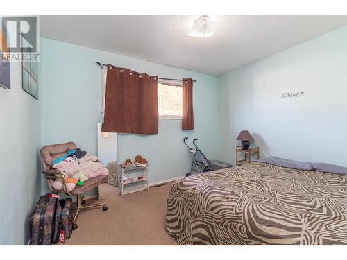 720 / 730 Jones Street, Kelowna, BC - Indoor Photo Showing Bedroom