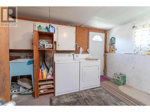 720 / 730 Jones Street, Kelowna, BC - Indoor Photo Showing Laundry Room