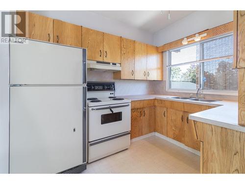 720 / 730 Jones Street, Kelowna, BC - Indoor Photo Showing Kitchen With Double Sink