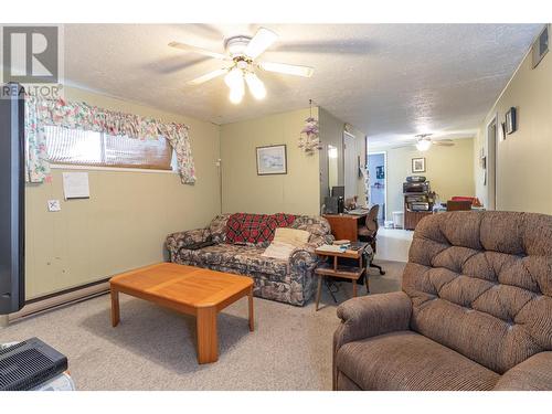 720 / 730 Jones Street, Kelowna, BC - Indoor Photo Showing Living Room