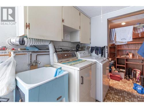 720 / 730 Jones Street, Kelowna, BC - Indoor Photo Showing Laundry Room