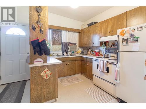 720 / 730 Jones Street, Kelowna, BC - Indoor Photo Showing Kitchen