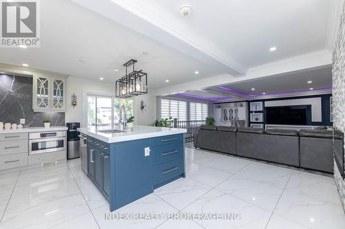 15277 Dixie Road, Caledon, ON - Indoor Photo Showing Kitchen With Upgraded Kitchen