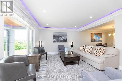 15277 Dixie Road, Caledon, ON - Indoor Photo Showing Living Room