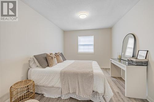 7224 Visor Gate, Mississauga (Meadowvale Village), ON - Indoor Photo Showing Bedroom