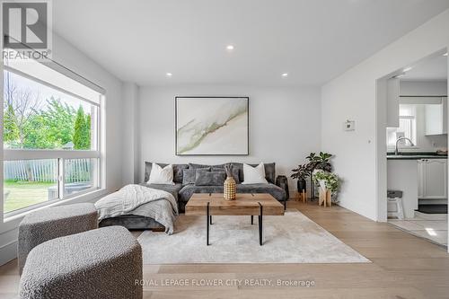 7224 Visor Gate, Mississauga (Meadowvale Village), ON - Indoor Photo Showing Living Room