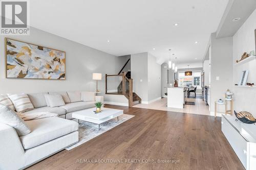 16 - 60 Arkell Road, Guelph (Pine Ridge), ON - Indoor Photo Showing Living Room