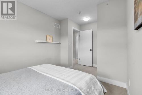 16 - 60 Arkell Road, Guelph (Pine Ridge), ON - Indoor Photo Showing Bedroom