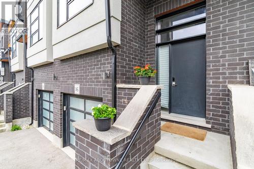 16 - 60 Arkell Road, Guelph (Pine Ridge), ON - Outdoor