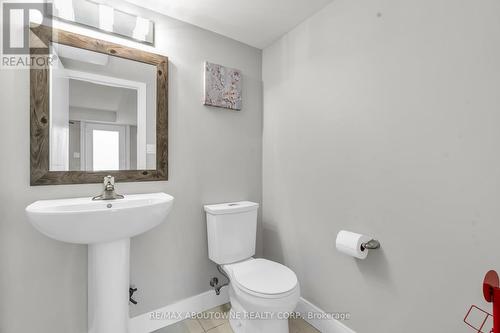 16 - 60 Arkell Road, Guelph (Pine Ridge), ON - Indoor Photo Showing Bathroom