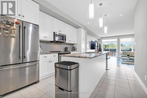 16 - 60 Arkell Road, Guelph (Pine Ridge), ON - Indoor Photo Showing Kitchen With Upgraded Kitchen