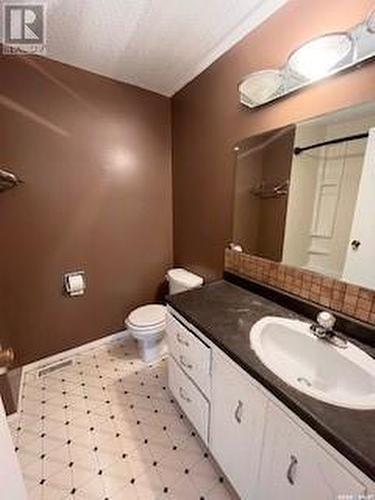 805 Assiniboia Avenue, Stoughton, SK - Indoor Photo Showing Bathroom