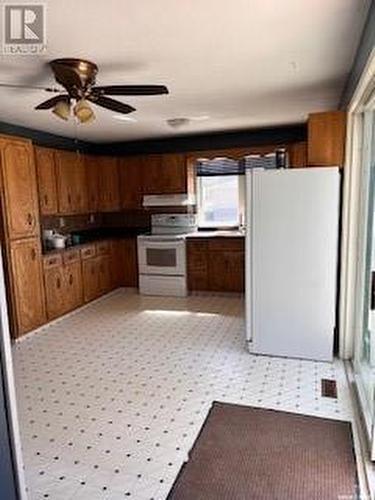 805 Assiniboia Avenue, Stoughton, SK - Indoor Photo Showing Kitchen