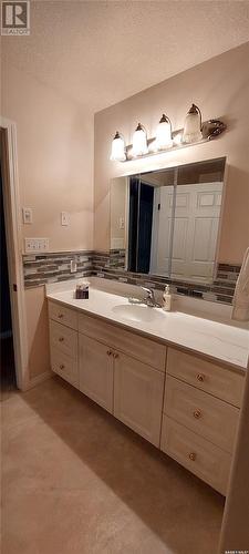 721 3Rd Street Ne, Wadena, SK - Indoor Photo Showing Bathroom