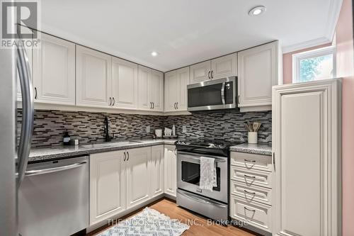 539 Brentwood Avenue, Oshawa (O'Neill), ON - Indoor Photo Showing Kitchen With Upgraded Kitchen