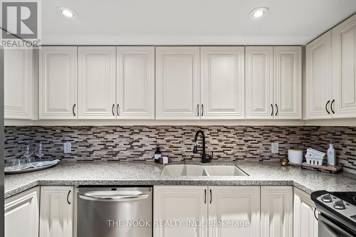 539 Brentwood Avenue, Oshawa (O'Neill), ON - Indoor Photo Showing Kitchen With Double Sink With Upgraded Kitchen