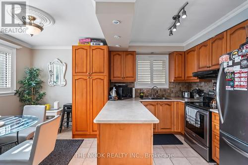 539 Brentwood Avenue, Oshawa (O'Neill), ON - Indoor Photo Showing Kitchen With Double Sink