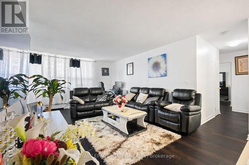 201 - 180 Markham Road, Toronto (Scarborough Village), ON - Indoor Photo Showing Living Room