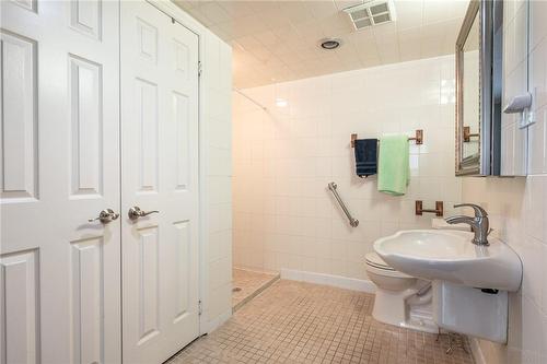 99 Donn Avenue|Unit #104, Stoney Creek, ON - Indoor Photo Showing Bathroom