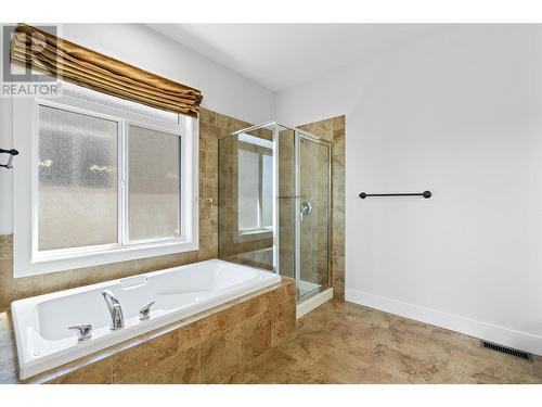 4983 Windsong Crescent, Kelowna, BC - Indoor Photo Showing Bathroom