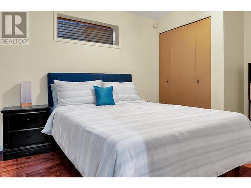 1720 Mountain Avenue, Kelowna, BC - Indoor Photo Showing Bedroom