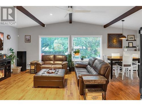 1720 Mountain Avenue, Kelowna, BC - Indoor Photo Showing Living Room